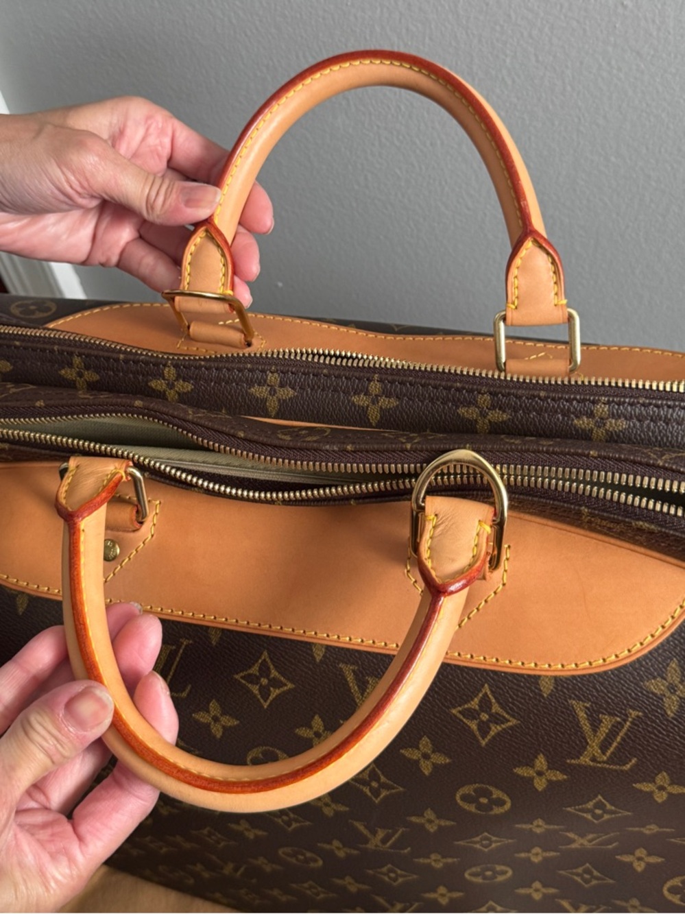 Louis Vuitton Monogram Alize Weekender - Picture 13 of 16